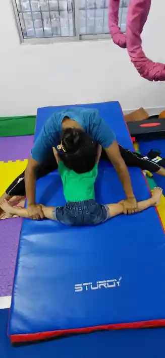 Coach-led flexibility exercise set for kids at our Rajeev Nagar fitness centre in Patna